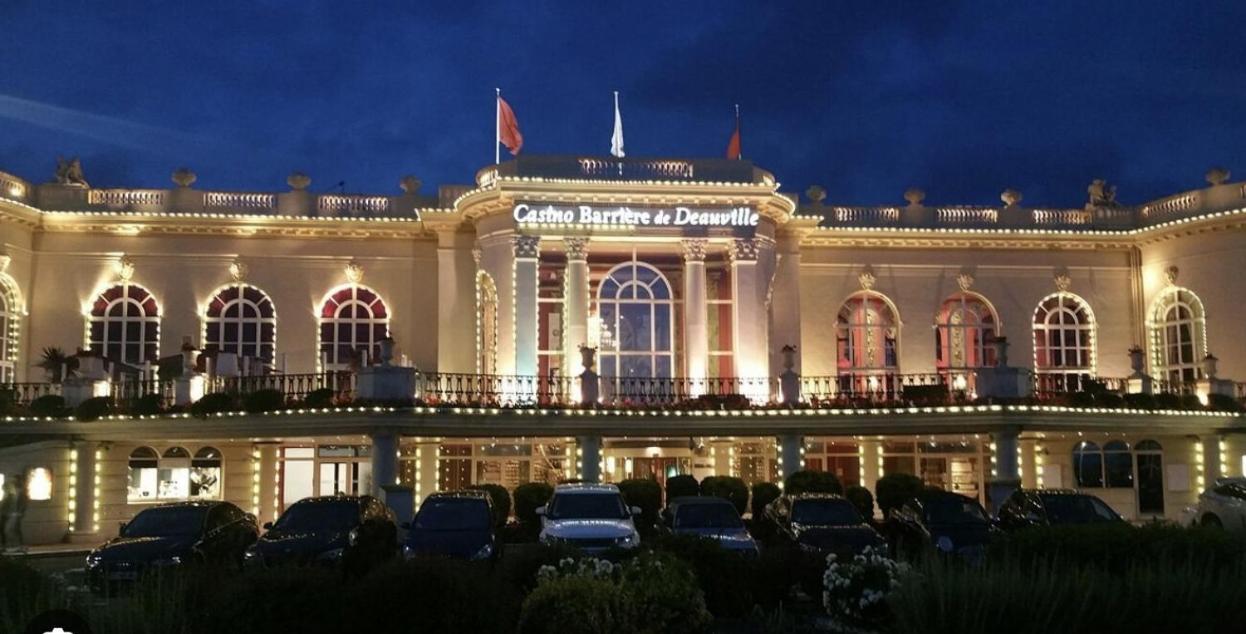 Grand Studio Hyper Centre Avec Balcon Tout Refait Mars 2025 Deauville Extérieur photo