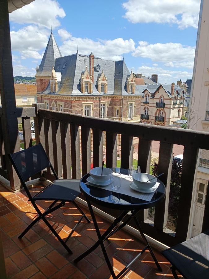 Grand Studio Hyper Centre Avec Balcon Tout Refait Mars 2025 Deauville Extérieur photo